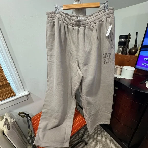 GAP Disney Sweatpants - Picture 6 of 16